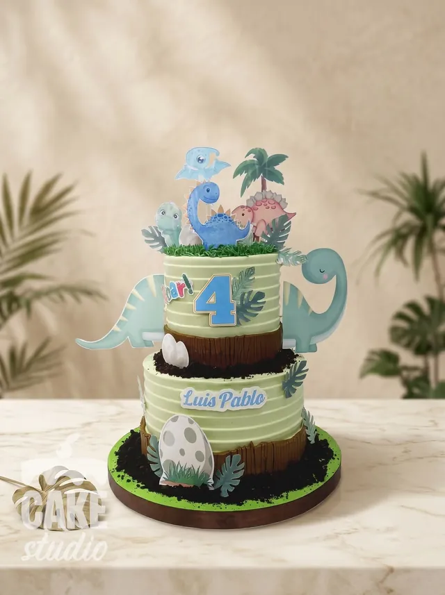 Pastel verde con dinosaurios impresos en tonos pastel
